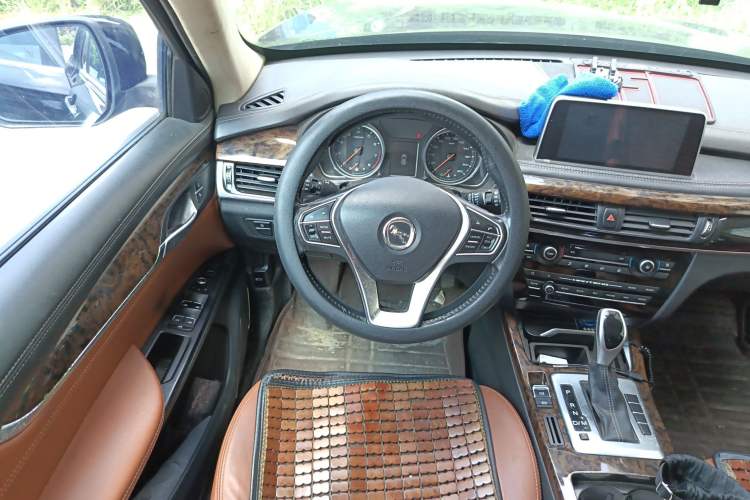 Used Hanteng X7 2016 2.0T DCT Luxury Version Steering Wheel