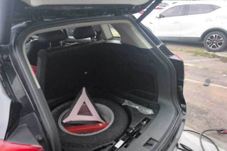 Used Hanteng X7 2016 1.5T Manual Luxury Edition Trunk