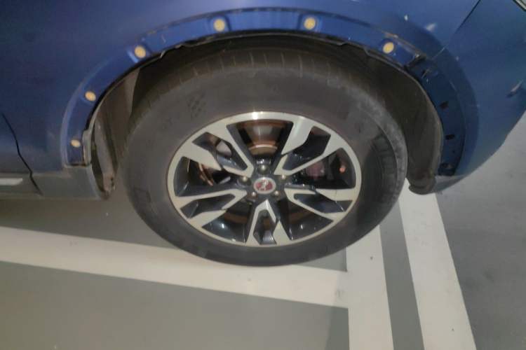 Used Hanteng X7 2016 2.0T DCT Luxury Edition Right Front Wheel Hub