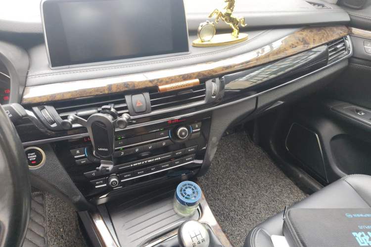 Used Hanteng X7 2016 2.0T Manual Luxury Edition Audio And AC Panel