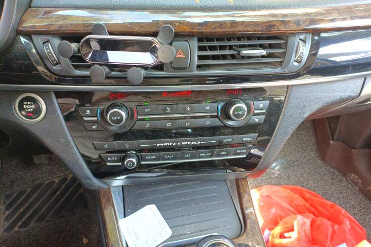 Used Hanteng X7 2016 1.5T Manual Luxury Edition Audio And AC Panel