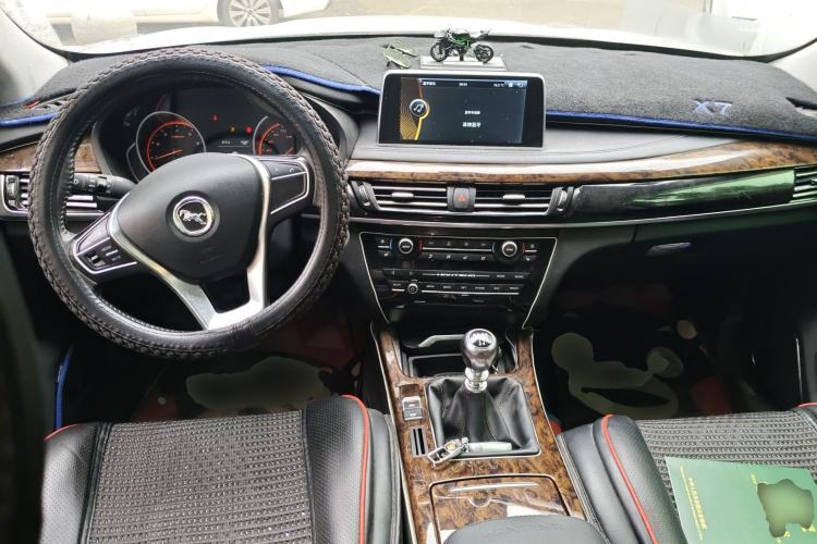 Used Hanteng X7 2016 1.5T Manual Luxury Edition Center Console