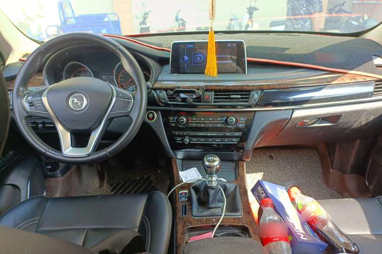 Used Hanteng X7 2016 1.5T Manual Luxury Edition Center Console