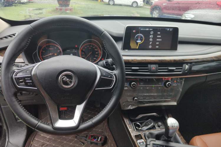 Used Hanteng X7 2016 2.0T Manual Luxury Version Center Console