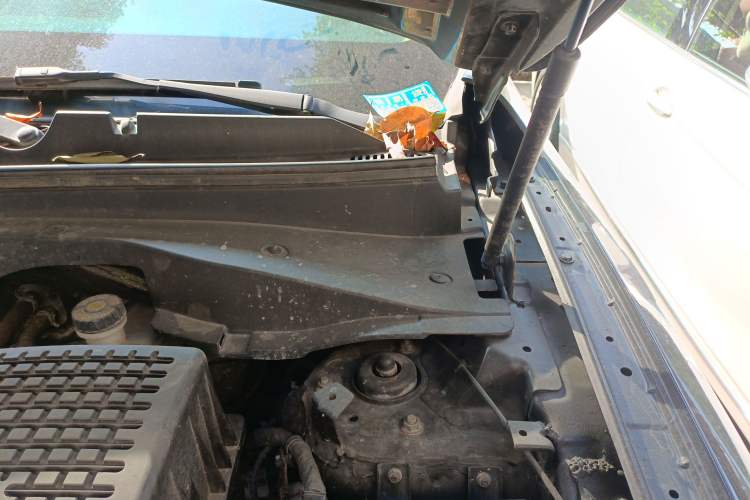 Used Hanteng X7 2016 1.5T Manual Luxury Edition Engine Bay Left