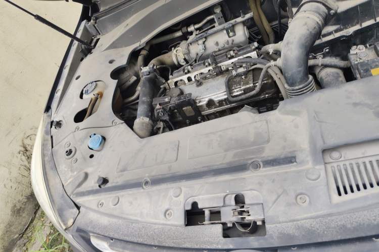 Used Hanteng X7 2016 2.0T Manual Luxury Edition Engine Bay Right