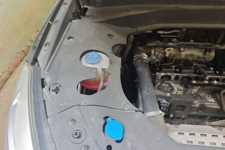Used Hanteng X7 2016 2.0T DCT Yu Ma Edition Engine Bay Right
