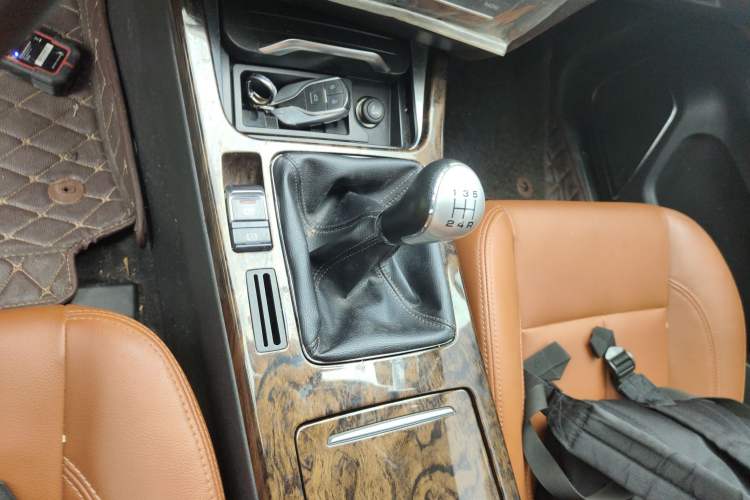 Used Hanteng X7 2016 2.0T Manual Luxury Version Gear Lever