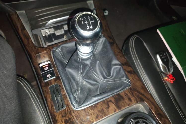 Used Hanteng X7 2016 1.5T Manual Luxury Edition Gear Lever