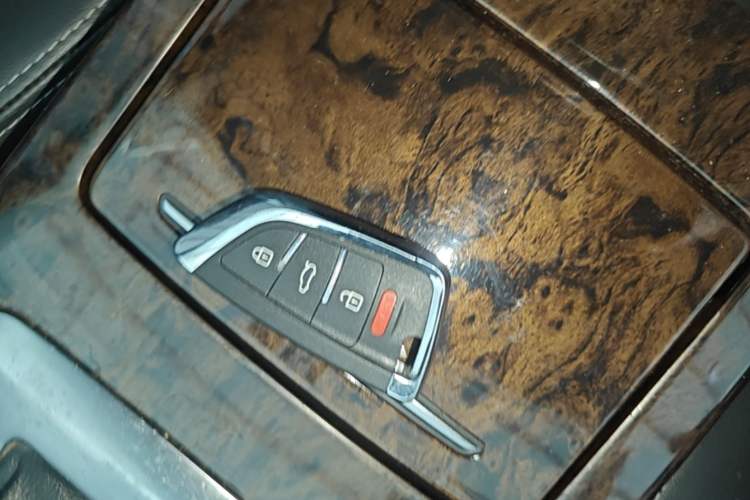 Used Hanteng X7 2016 2.0T DCT Luxury Edition Interior 1