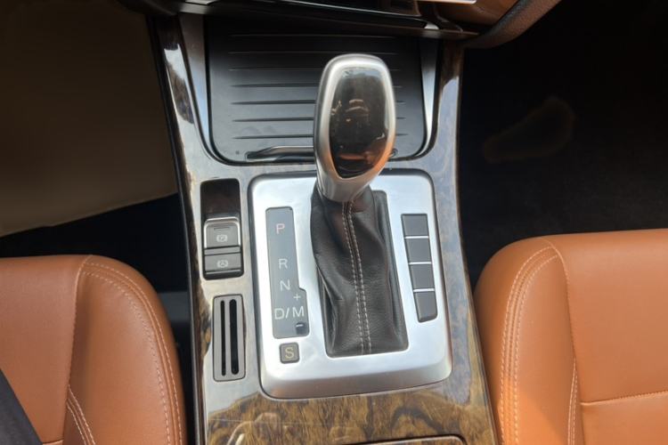Used Hanteng X7 2016 2.0T DCT Luxury Edition Interior 6