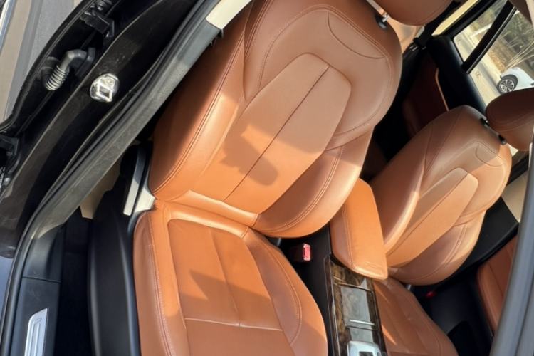 Used Hanteng X7 2016 2.0T DCT Luxury Edition Interior 9