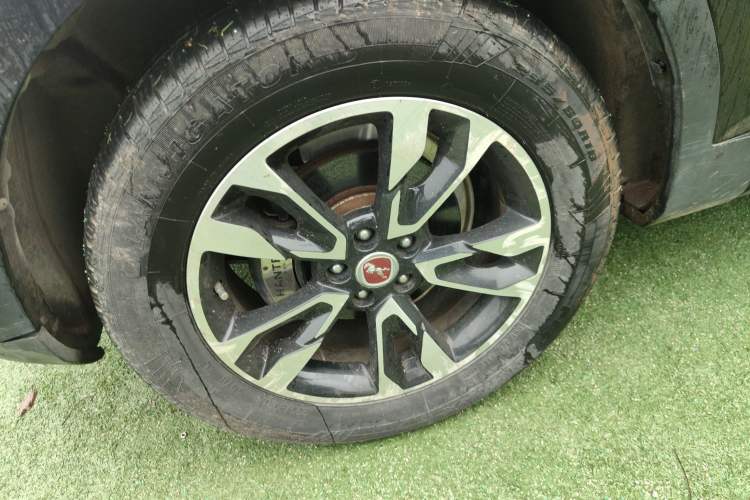 Used Hanteng X7 2016 2.0T Manual Luxury Version Left Front Wheel Hub