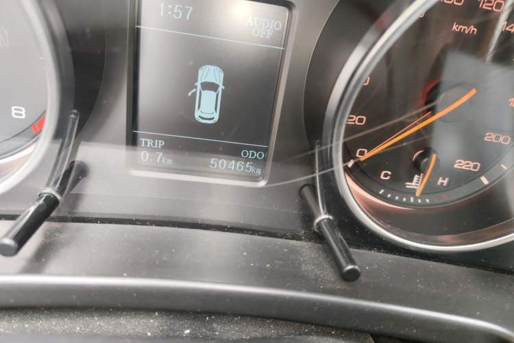 Used Hanteng X7 2016 2.0T Manual Luxury Edition Odometer Close Up