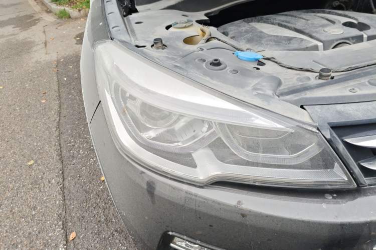 Used Hanteng X7 2016 1.5T Manual Luxury Edition Right Front Headlight