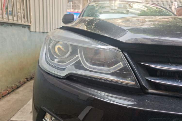Used Hanteng X7 2016 2.0T DCT Yu Ma Edition Right Front Headlight