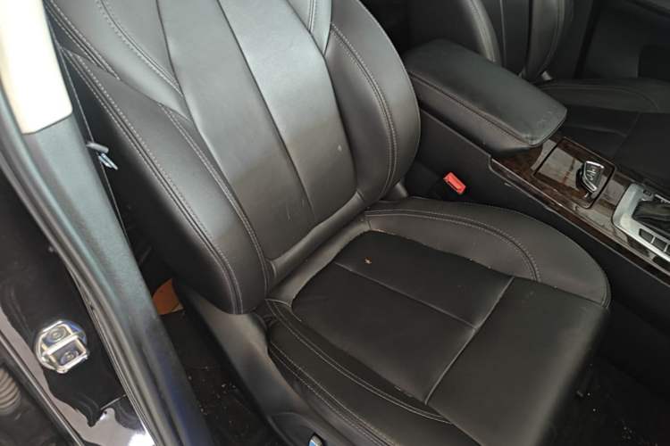 Used Hanteng X7 2016 2.0T DCT Luxury Edition Right Front Seat