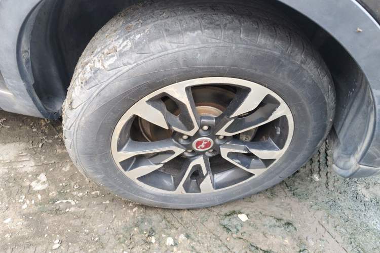 Used Hanteng X7 2016 2.0T Manual Luxury Edition Right Front Wheel Hub