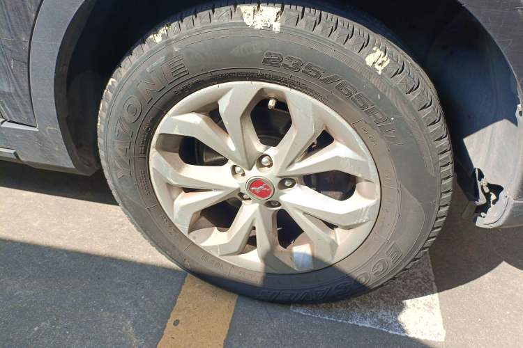 Used Hanteng X7 2016 1.5T Manual Luxury Edition Right Front Wheel Hub