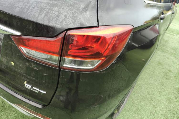Used Hanteng X7 2016 2.0T Manual Luxury Version Right Rear Taillight