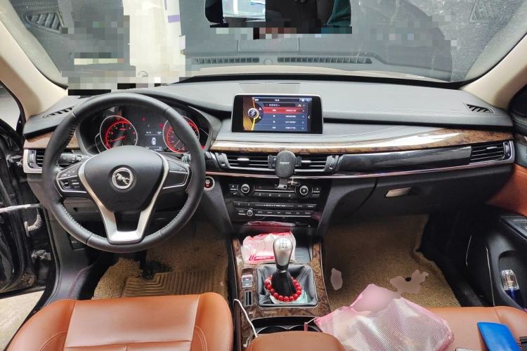 Used Hanteng X7 2016 2.0T Manual Luxury Version Center Console