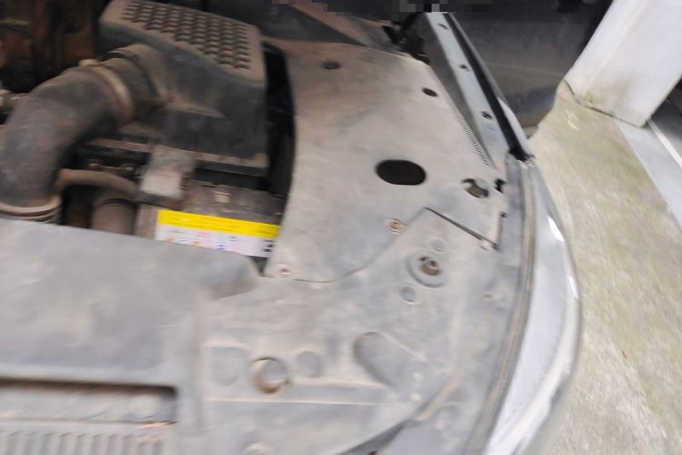 Used Hanteng X7 2016 2.0T Manual Luxury Version Engine Bay Left