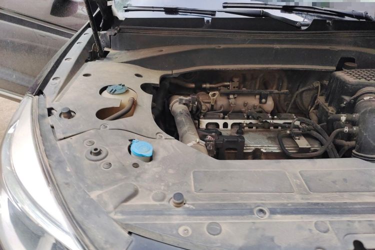 Used Hanteng X7 2016 2.0T Manual Luxury Version Engine Bay Right