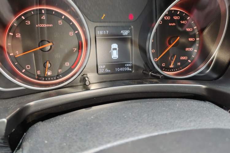 Used Hanteng X7 2016 2.0T Manual Luxury Version Odometer Close Up