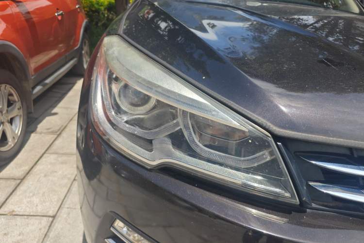 Used Hanteng X7 2016 2.0T DCT Luxury Version Right Front Headlight