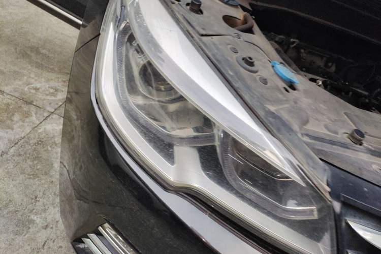 Used Hanteng X7 2016 2.0T Manual Luxury Version Right Front Headlight