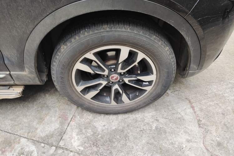 Used Hanteng X7 2016 2.0T Manual Luxury Version Right Front Wheel Hub