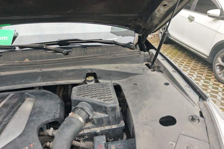 Used Hanteng X7 2016 2.0T DCT Luxury Version Engine Bay Left
