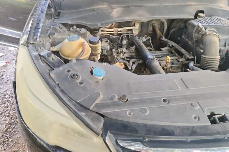 Used Hanteng X7 2016 1.5T Manual Luxury Edition Engine Bay Right