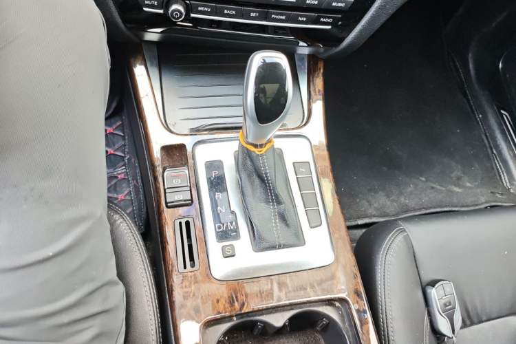 Used Hanteng X7 2016 2.0T DCT Luxury Edition Gear Lever