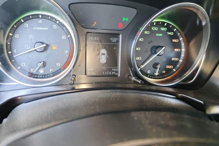 Used Hanteng X7 2016 1.5T Manual Luxury Edition Odometer Close Up