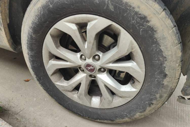 Used Hanteng X7 2016 1.5T Manual Luxury Edition Right Front Wheel Hub