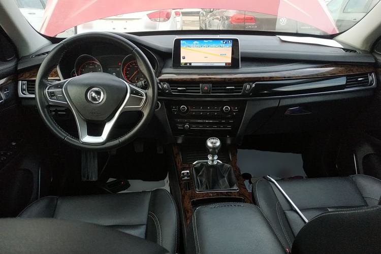 Used Hanteng X7 2016 1.5T Manual Luxury Edition Center Console