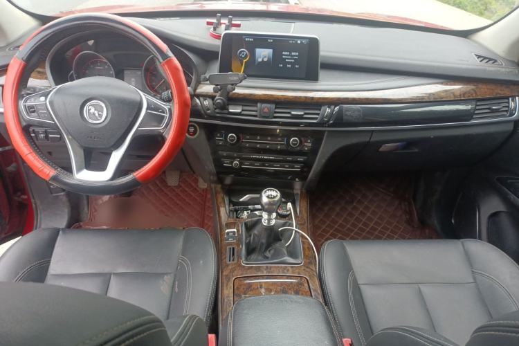 Used Hanteng X7 2016 1.5T Manual Luxury Edition Center Console