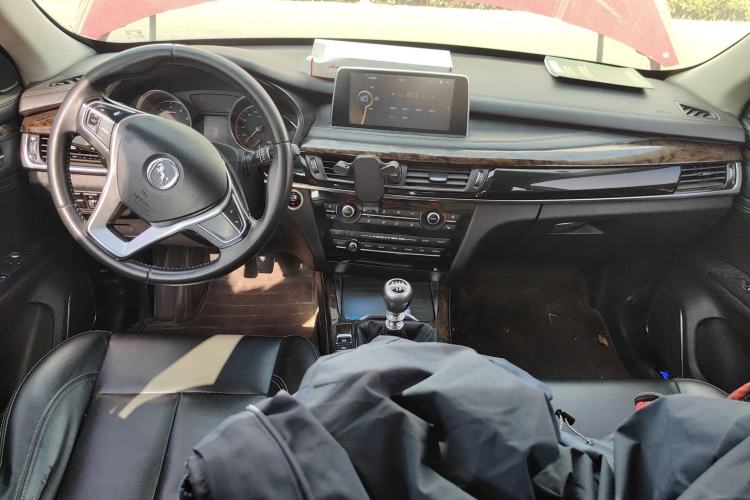 Used Hanteng X7 2016 1.5T Manual Luxury Edition Center Console
