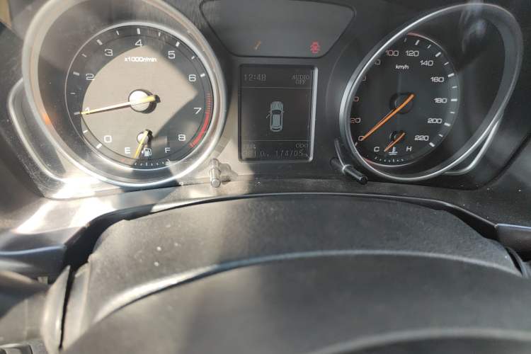 Used Hanteng X7 2016 1.5T Manual Luxury Edition Odometer Close Up