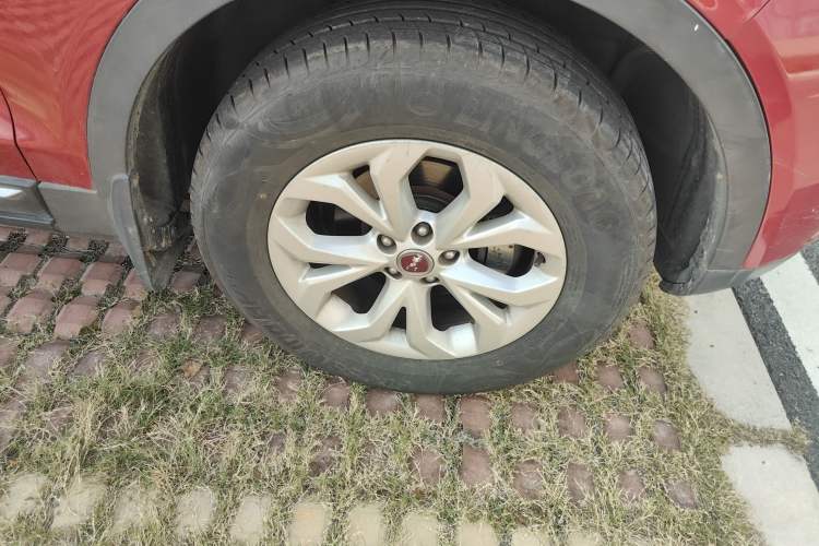 Used Hanteng X7 2016 1.5T Manual Luxury Edition Right Front Wheel Hub