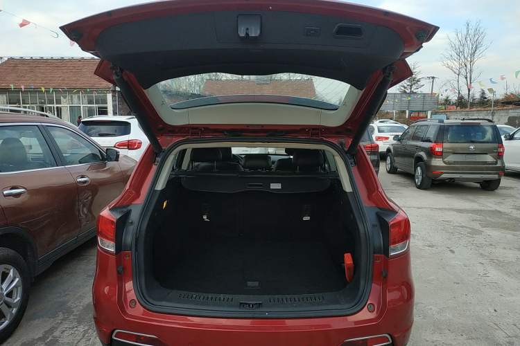 Used Hanteng X7 2016 1.5T Manual Luxury Edition Trunk