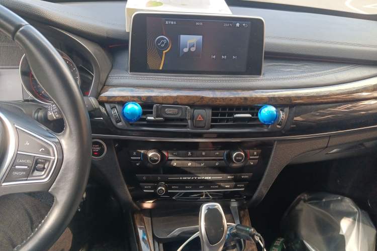 Used Hanteng X7 2016 2.0T DCT Luxury Edition Audio And AC Panel