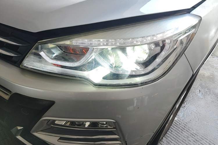 Used Hanteng X7 2016 1.5T Manual Luxury Edition Left Front Headlight