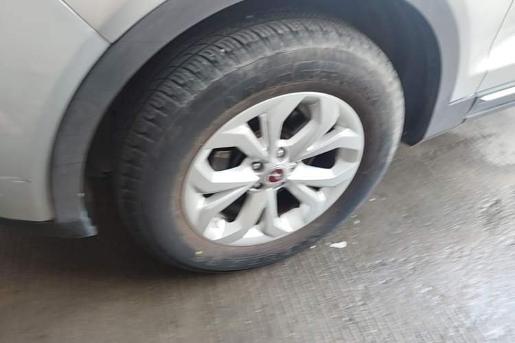 Used Hanteng X7 2016 1.5T Manual Luxury Edition Left Front Wheel Hub