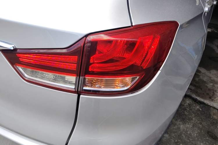 Used Hanteng X7 2016 1.5T Manual Luxury Edition Right Rear Taillight