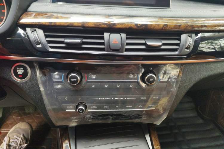 Used Hanteng X7 2016 2.0T Manual Luxury Version Audio And AC Panel