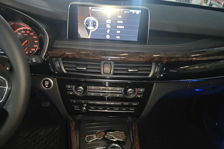 Used Hanteng X7 2016 1.5T Manual Luxury Edition Audio And AC Panel