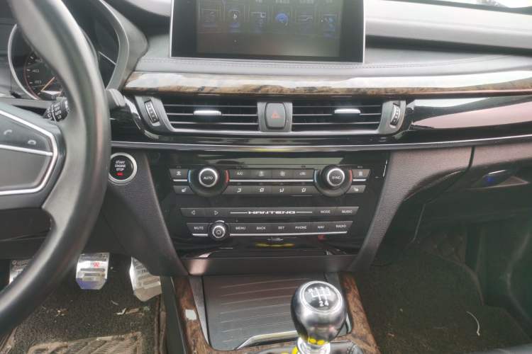 Used Hanteng X7 2016 1.5T Manual Luxury Edition Audio And AC Panel