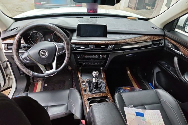 Used Hanteng X7 2016 1.5T Manual Luxury Edition Center Console